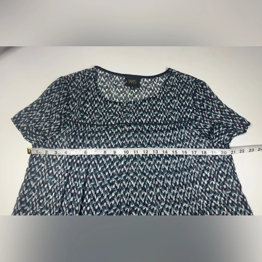 W5 Women's Blue and White Geometric Blouse 🤍💙 - Picture 4 of 8